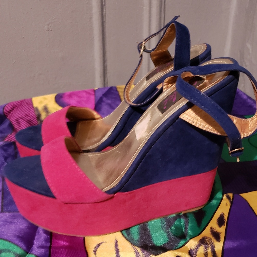 Colorblock wedges